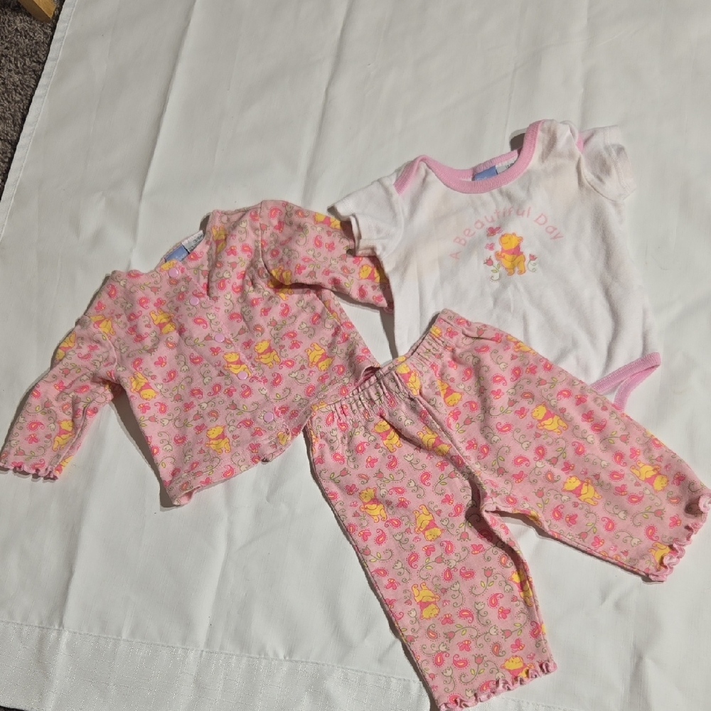 Winnie Pooh Matching Floral Garden Set Size 3/6 Months
